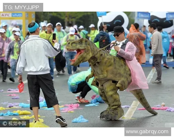 南京城市马拉松中街舞队展现力量与激情的精彩瞬间分析